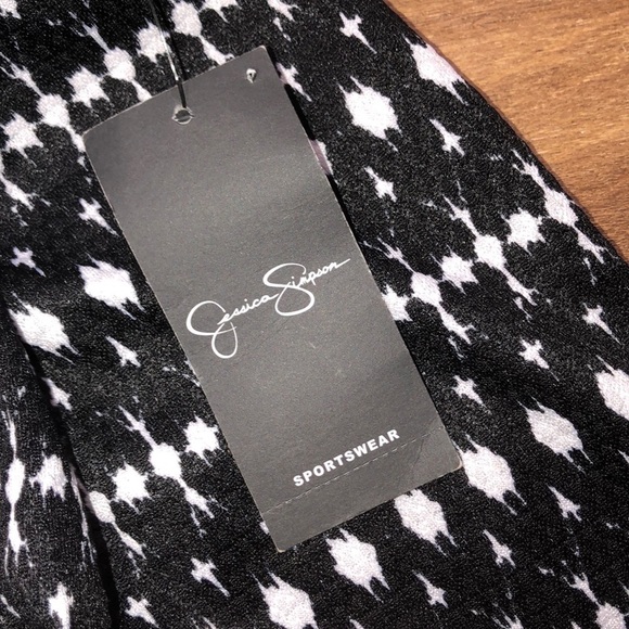 Jessica Simpson size xsmall black & white shorts - Picture 5 of 5